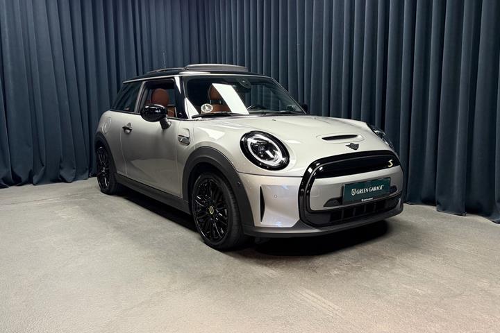 Sølv Mini Cooper fra 2023