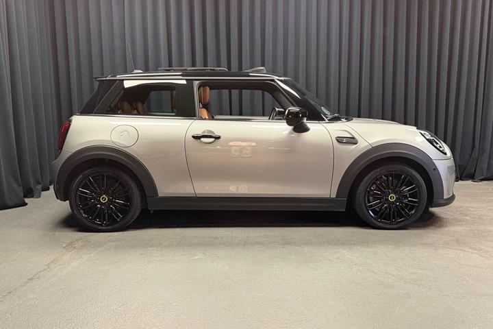 Sølv Mini Cooper fra 2023