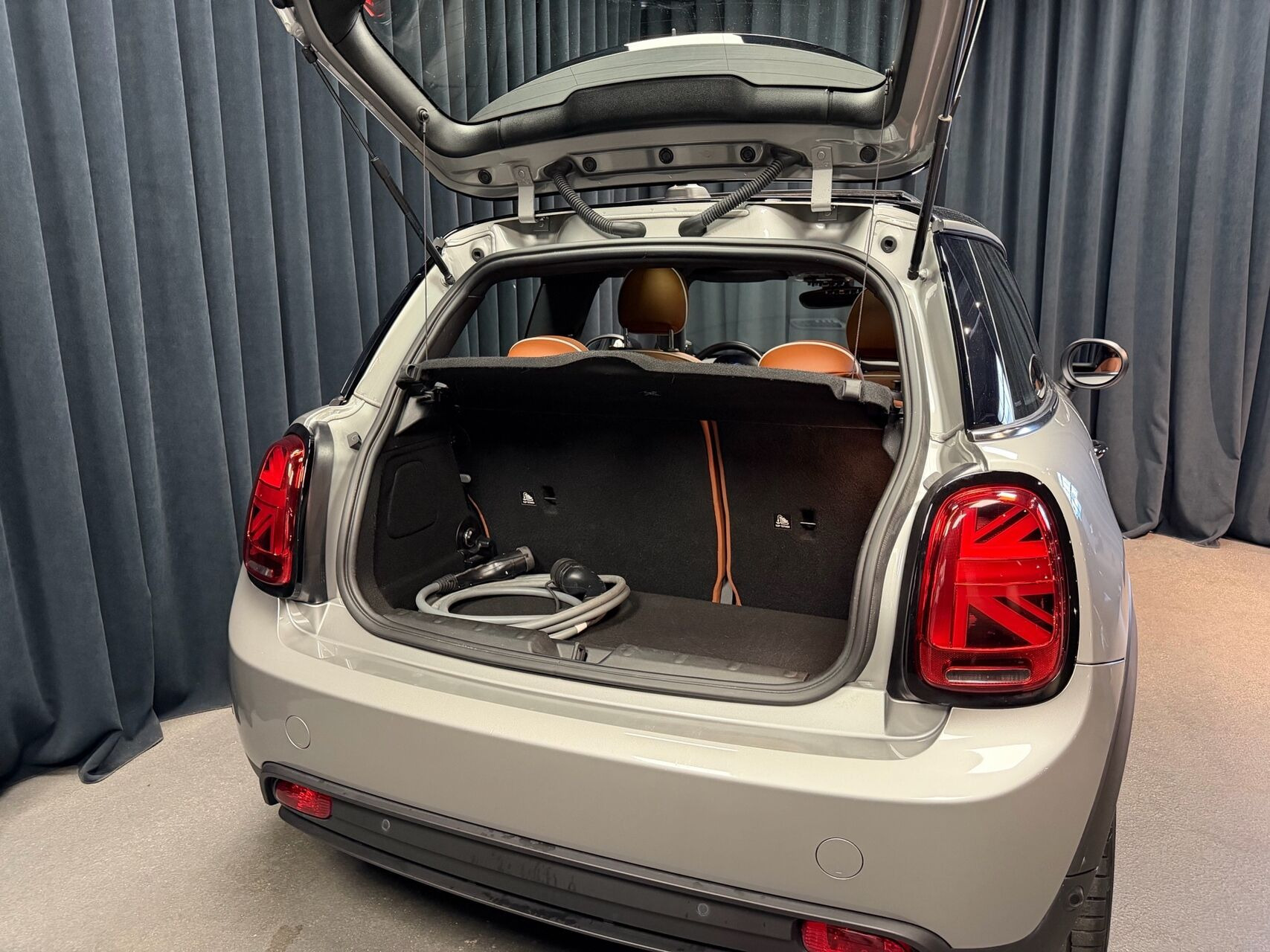 Sølv Mini Cooper fra 2023