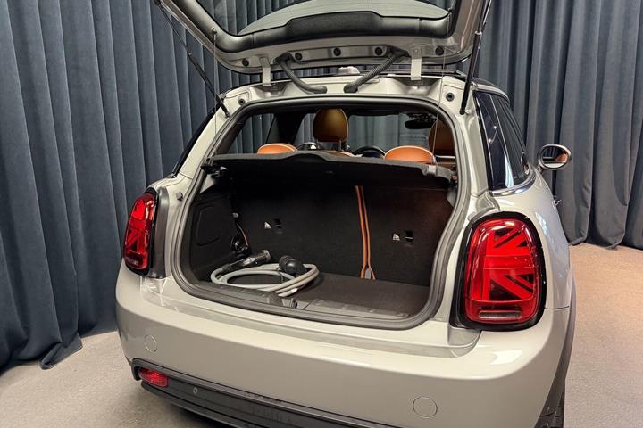 Sølv Mini Cooper fra 2023