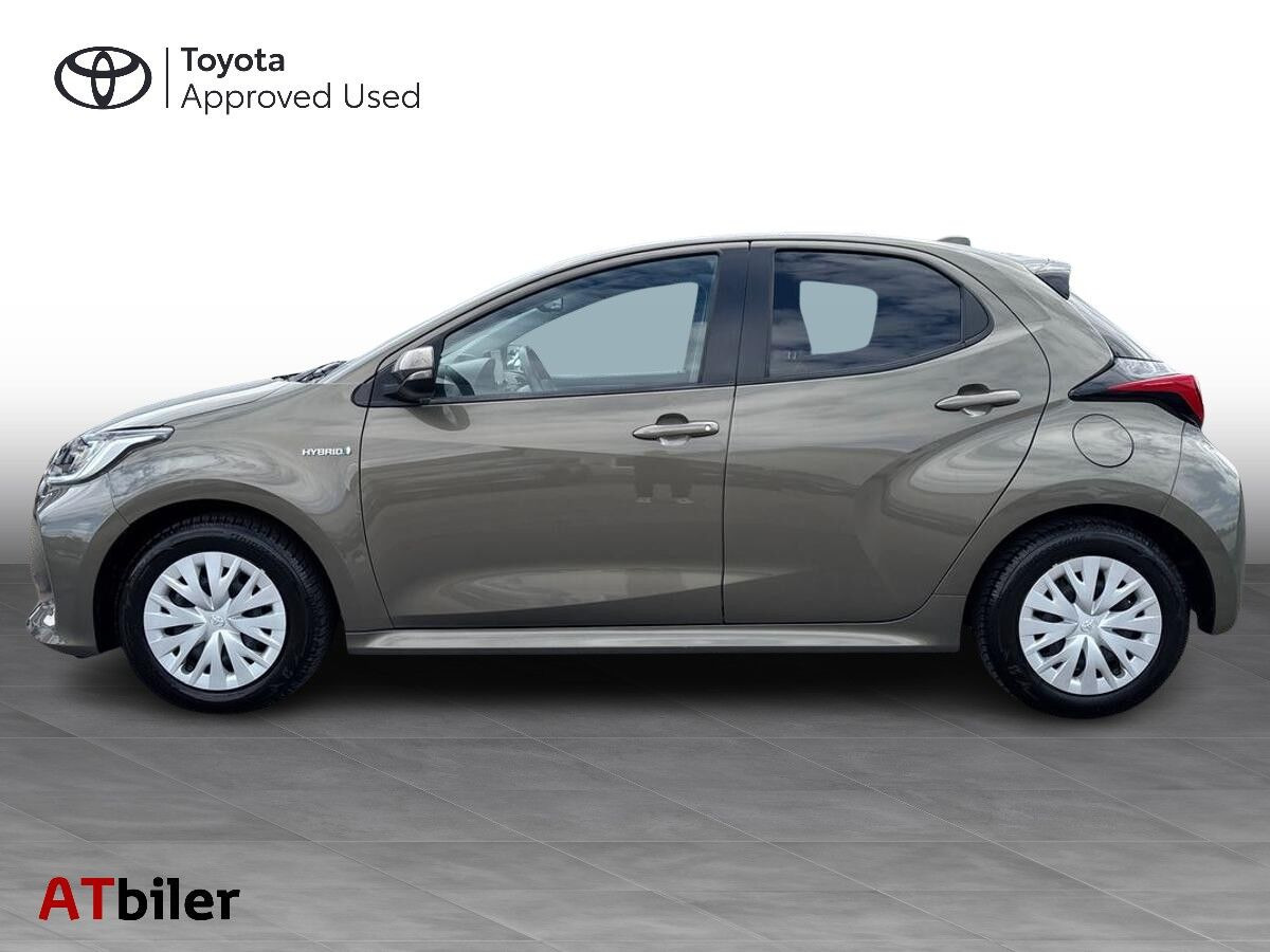 Bronze Toyota Yaris fra 2020