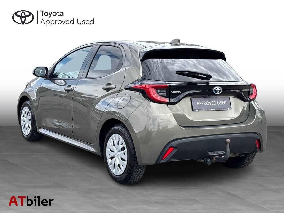 Bronze Toyota Yaris fra 2020