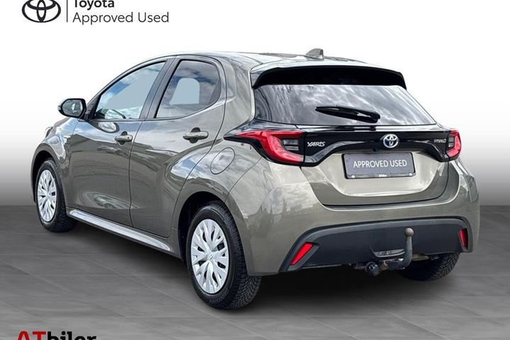 Bronze Toyota Yaris fra 2020