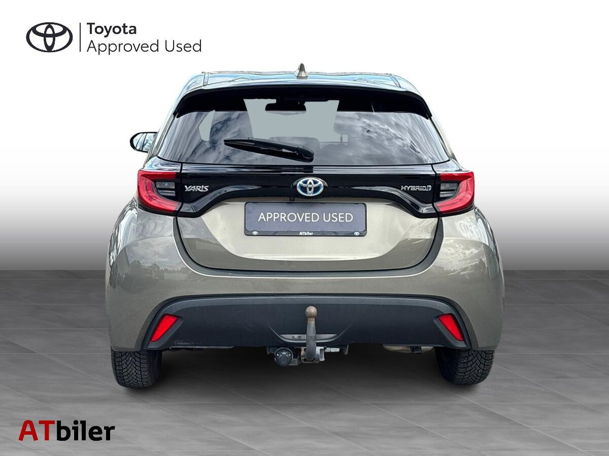 Bronze Toyota Yaris fra 2020