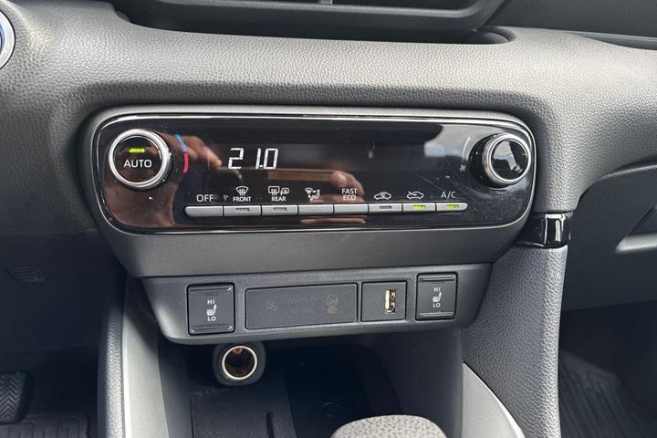 Bronze Toyota Yaris fra 2020