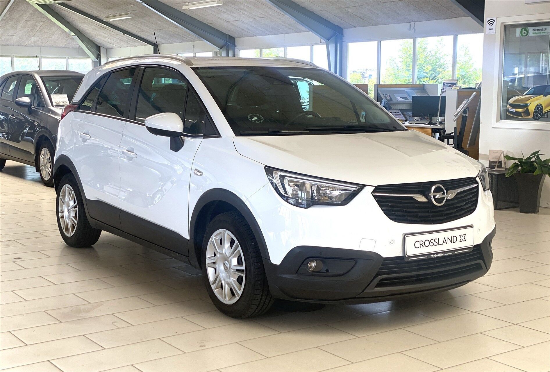 Hvid Opel Crossland X fra 2019