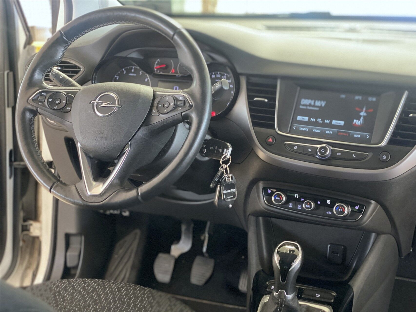 Hvid Opel Crossland X fra 2019