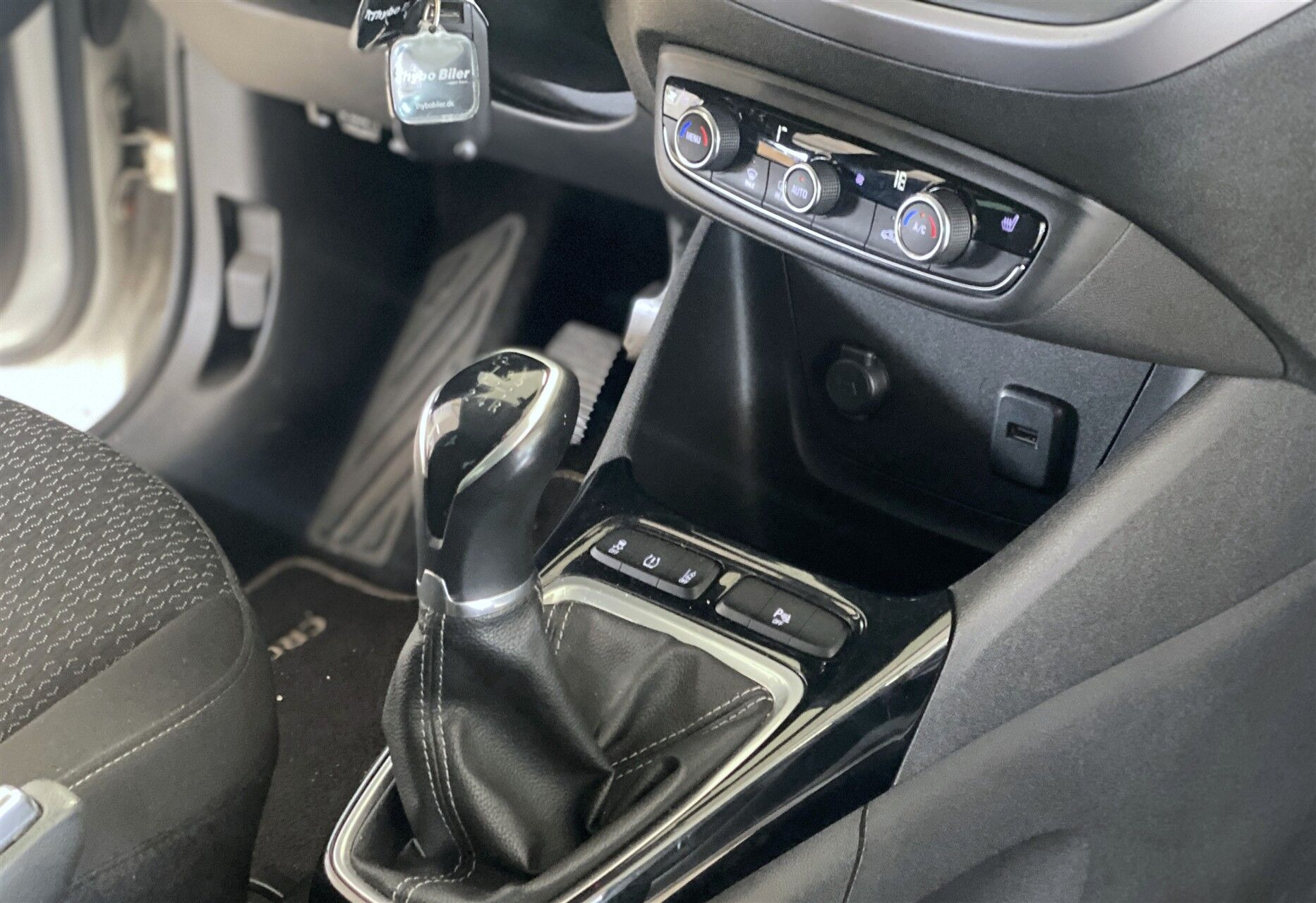 Hvid Opel Crossland X fra 2019