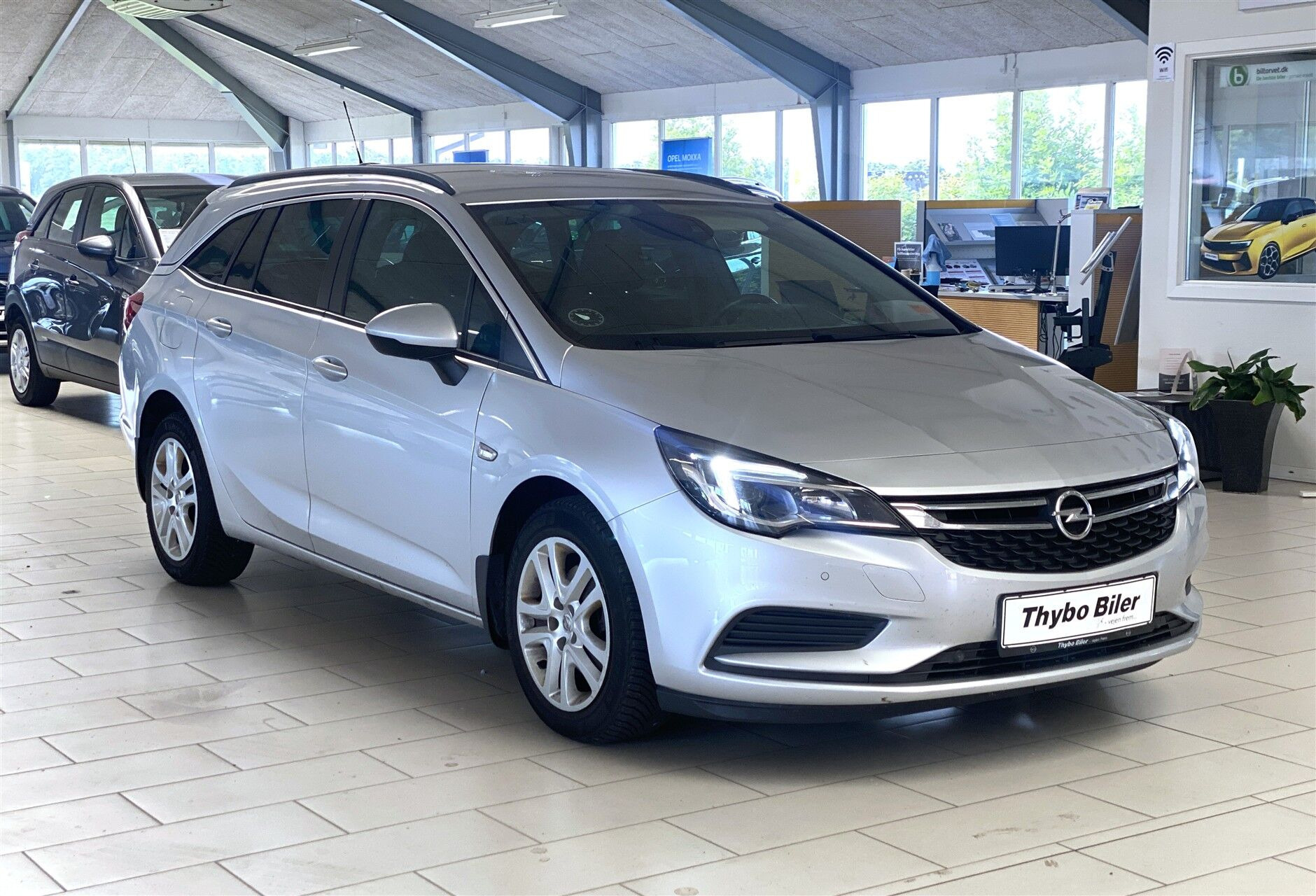 Grå Opel Astra fra 2018