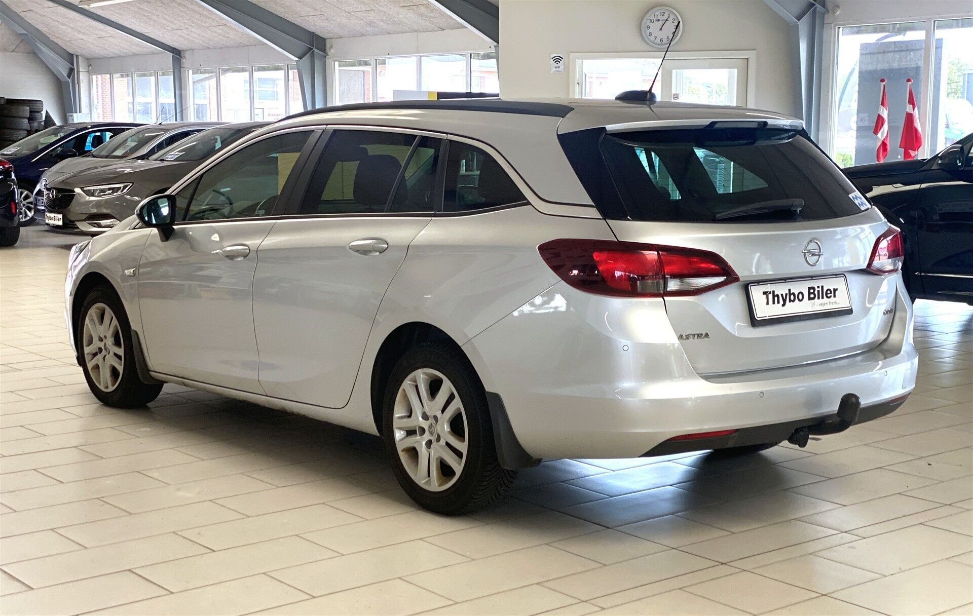 Grå Opel Astra fra 2018