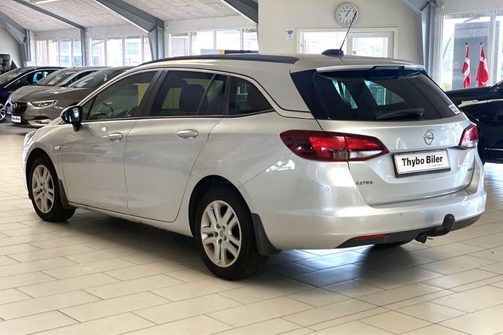 Grå Opel Astra fra 2018