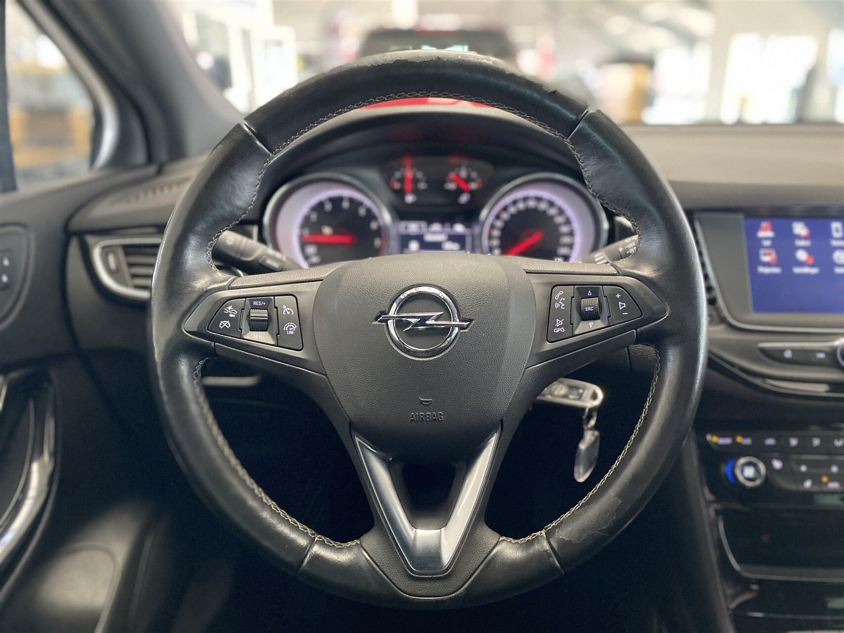 Grå Opel Astra fra 2018