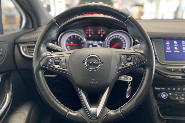 Grå Opel Astra fra 2018