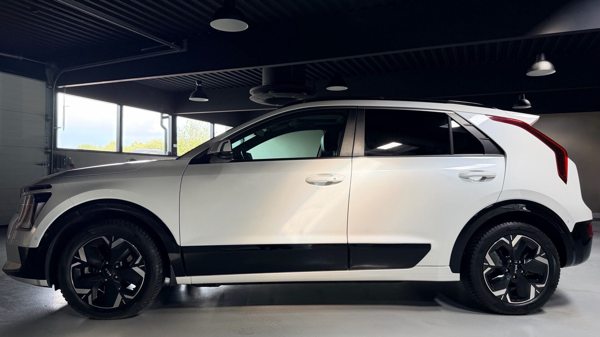 Hvid Kia Niro EV fra 2023