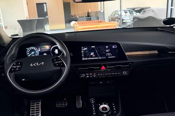 Hvid Kia Niro EV fra 2023