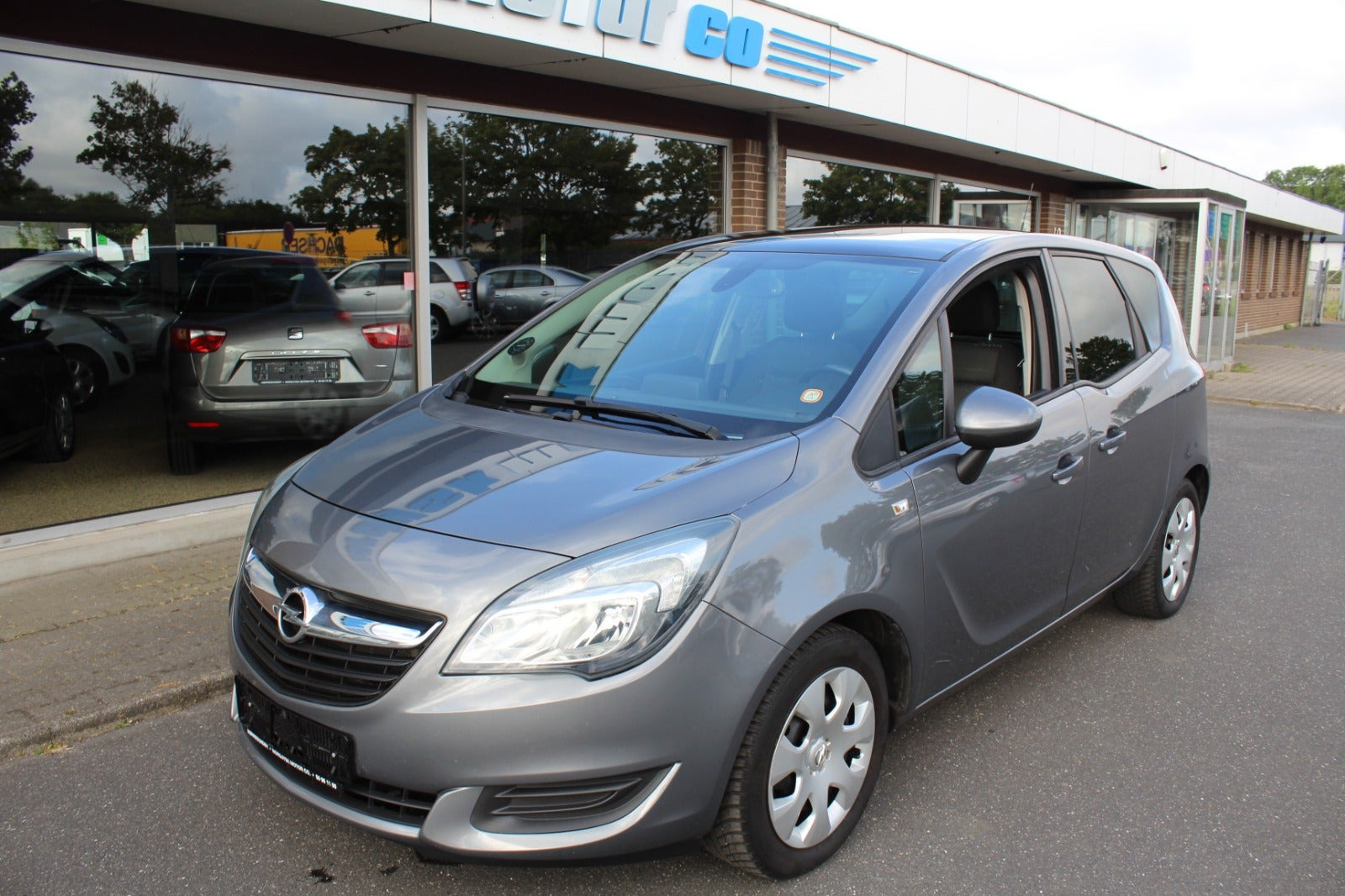 Grå Opel Meriva fra 2016