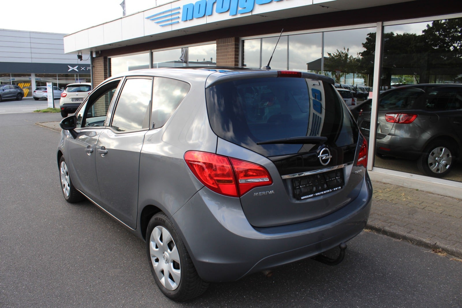 Grå Opel Meriva fra 2016