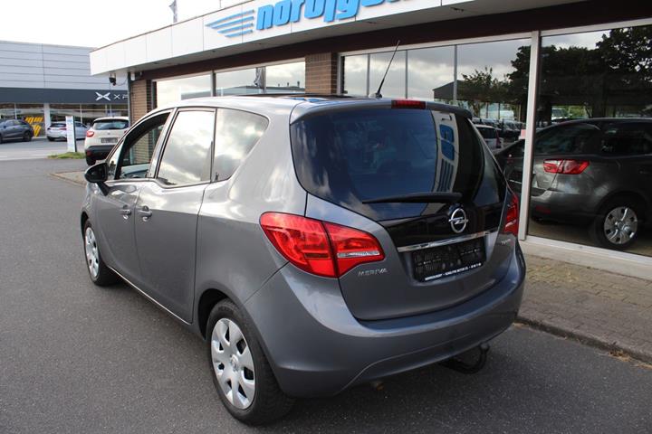 Grå Opel Meriva fra 2016