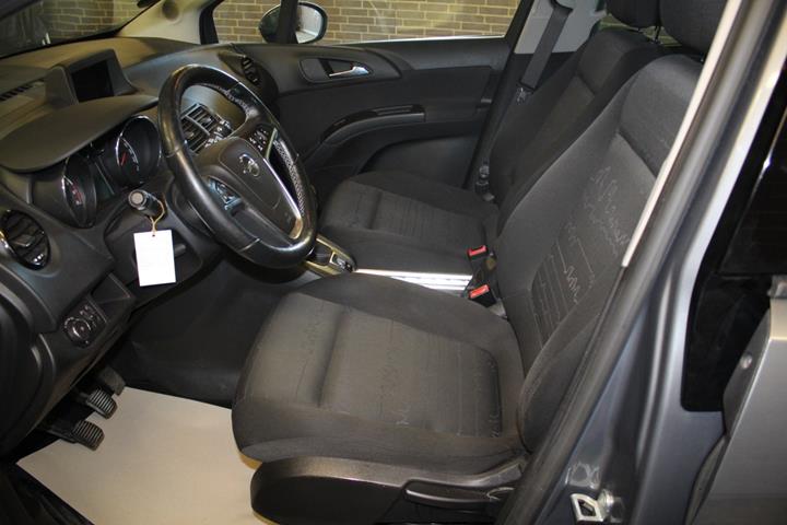 Grå Opel Meriva fra 2016