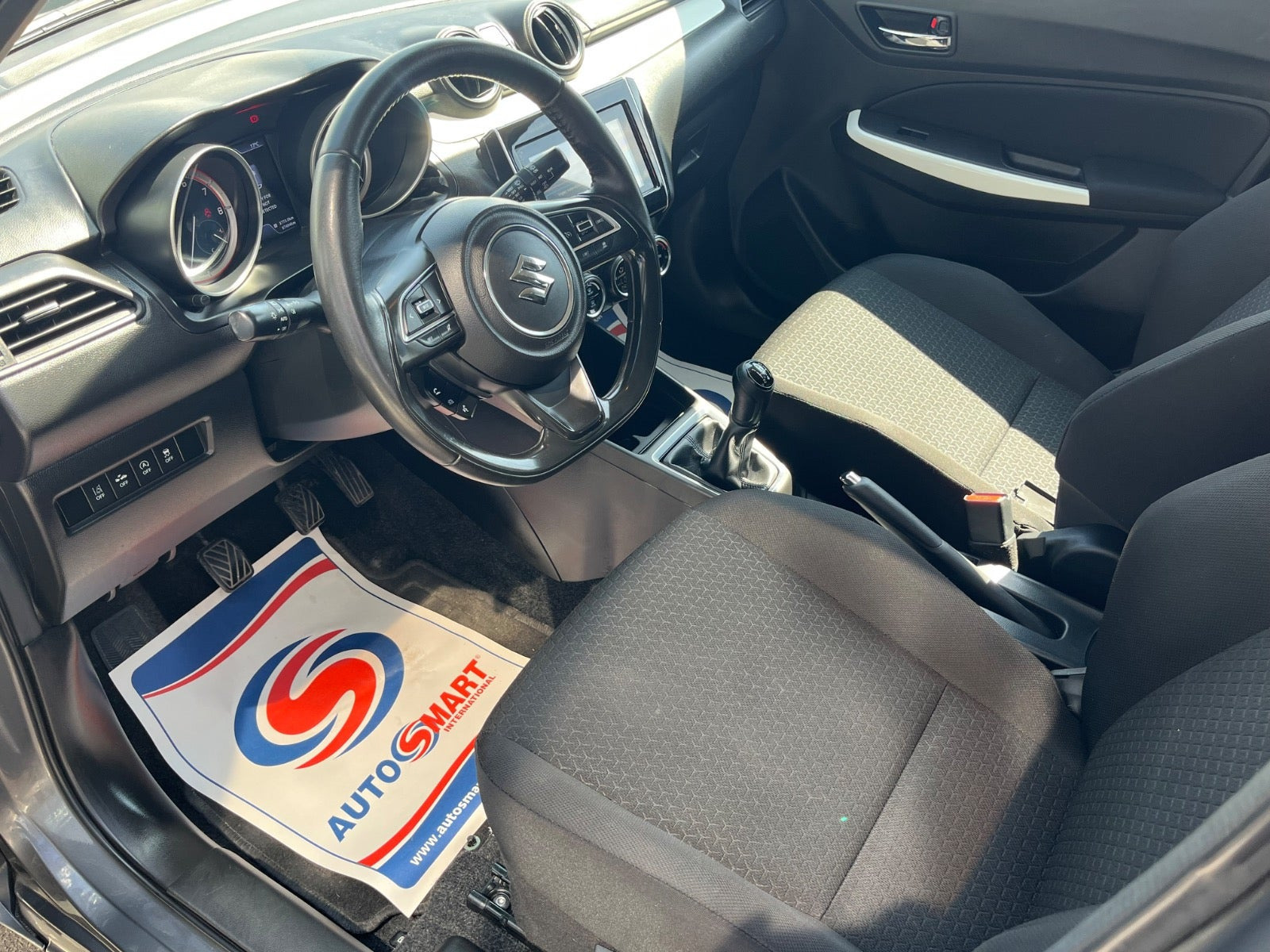 Grå Suzuki Swift fra 2020