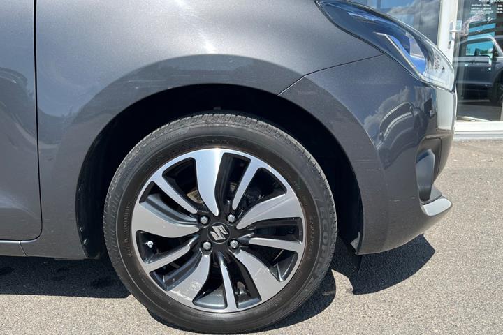 Grå Suzuki Swift fra 2020