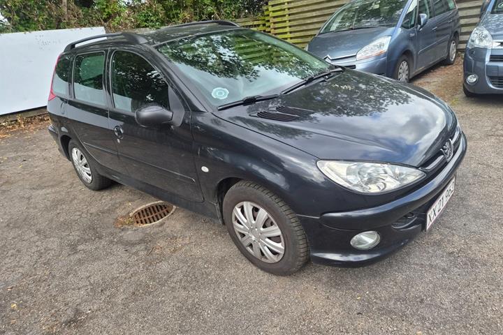 Sort Peugeot 206 fra 2005