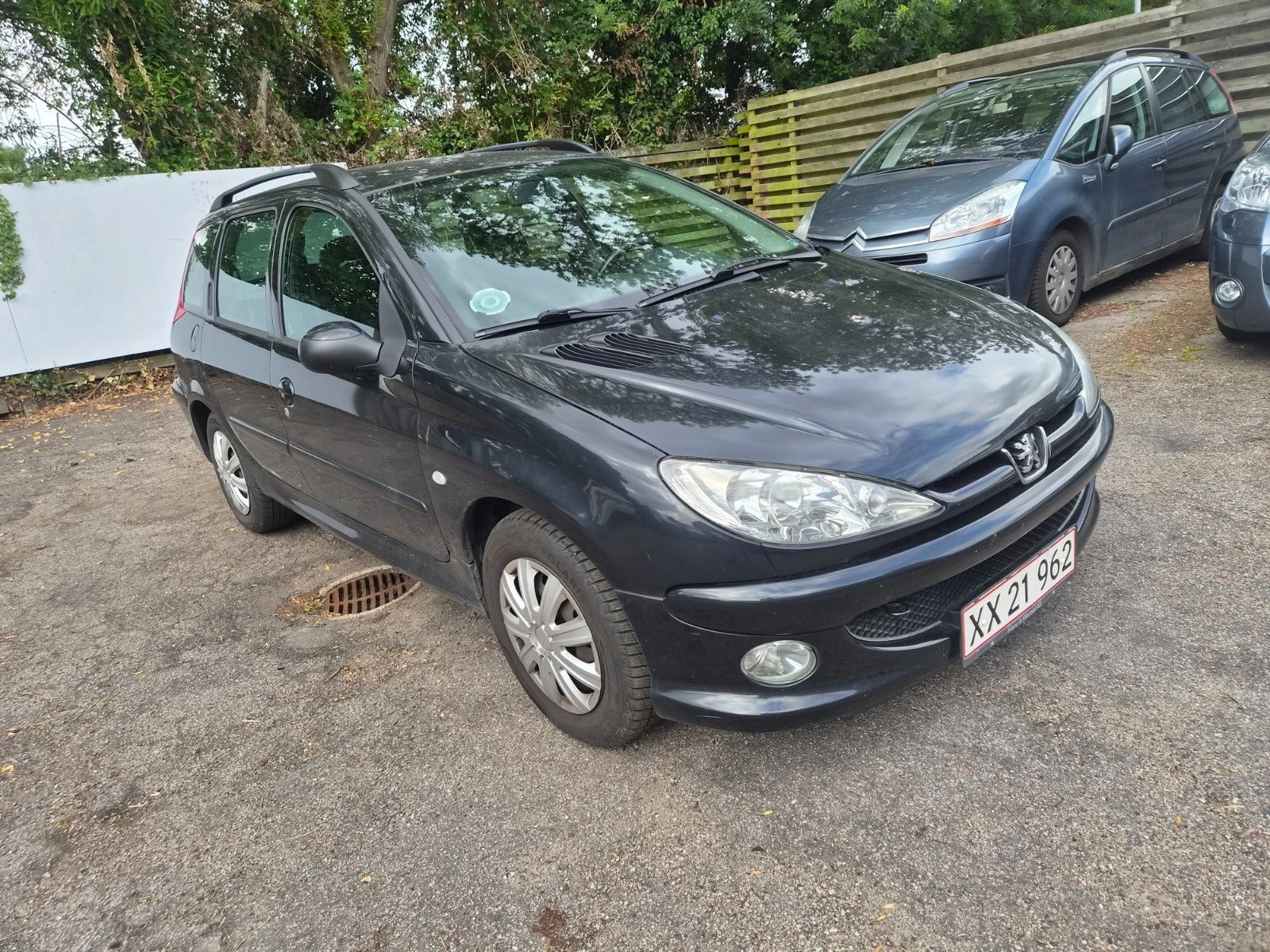 Sort Peugeot 206 fra 2005