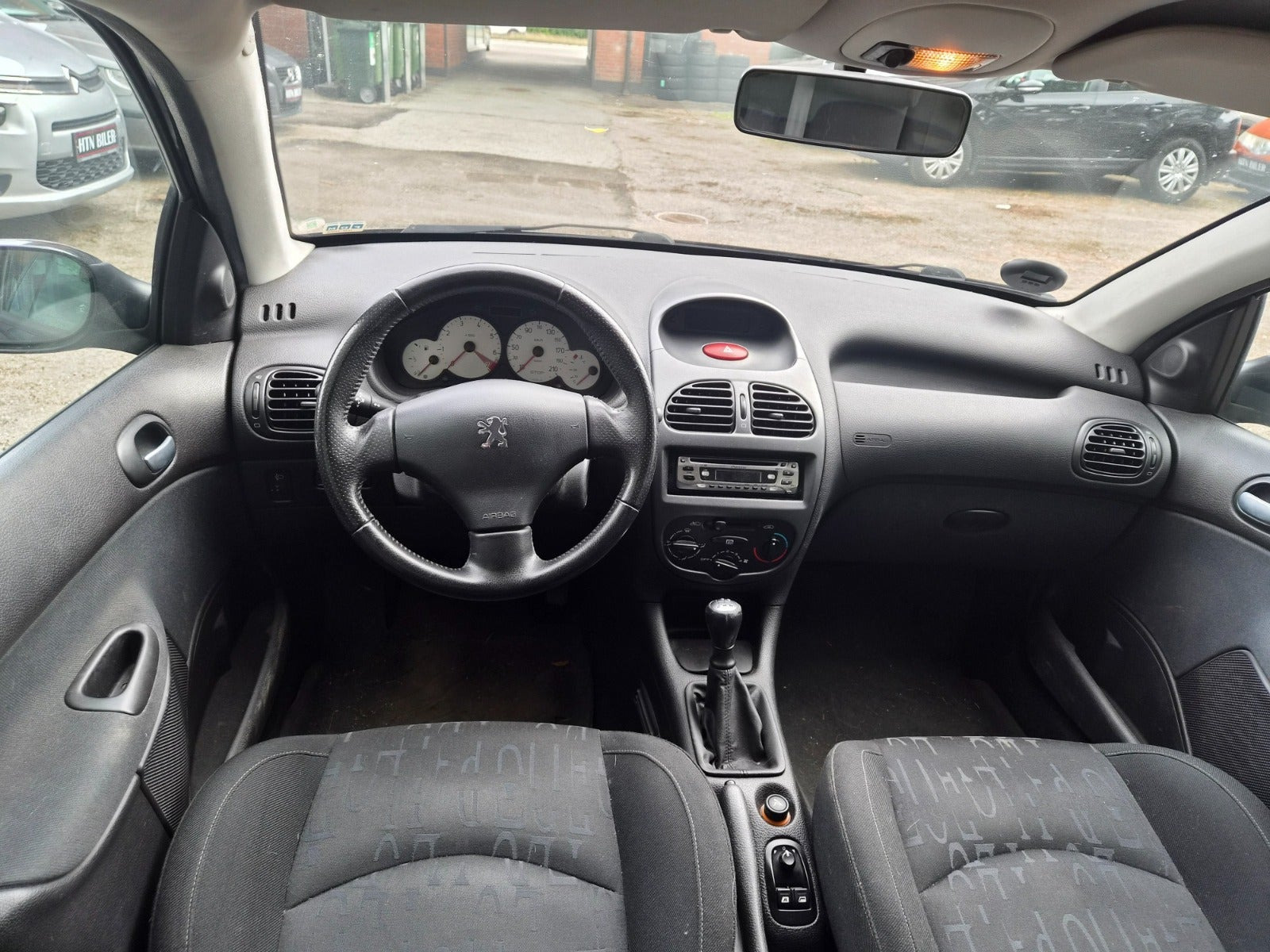 Sort Peugeot 206 fra 2005
