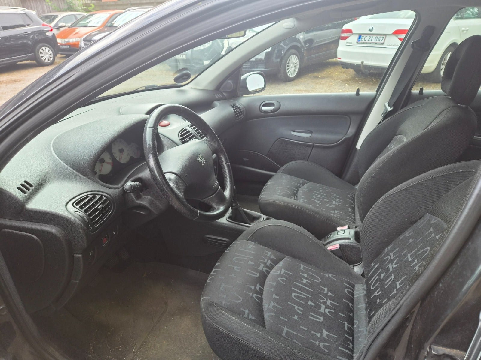Sort Peugeot 206 fra 2005