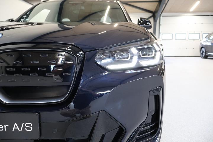 Sort BMW iX3 fra 2023