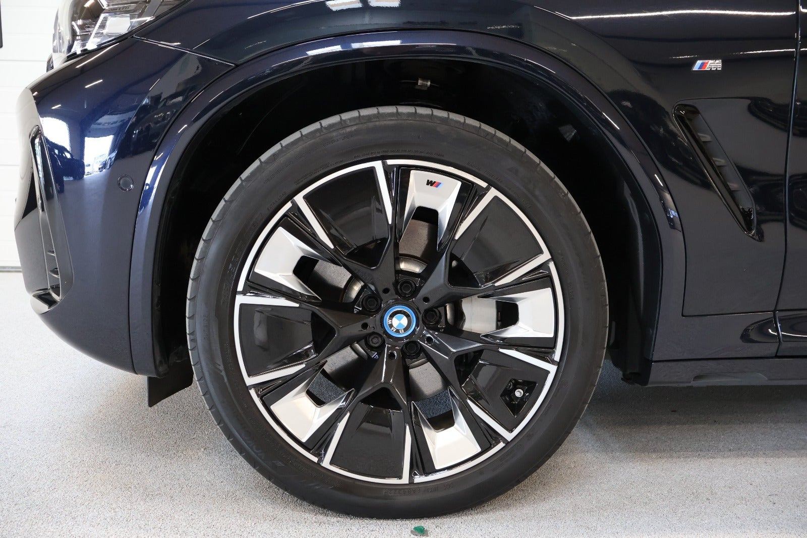 Sort BMW iX3 fra 2023
