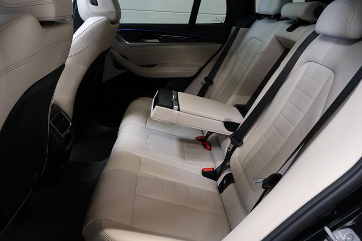 Sort BMW iX3 fra 2023