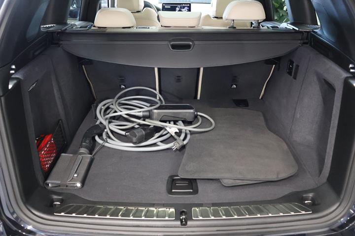 Sort BMW iX3 fra 2023