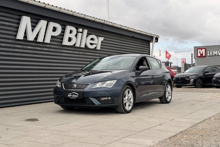 Grå Seat Leon fra 2019 set udefra
