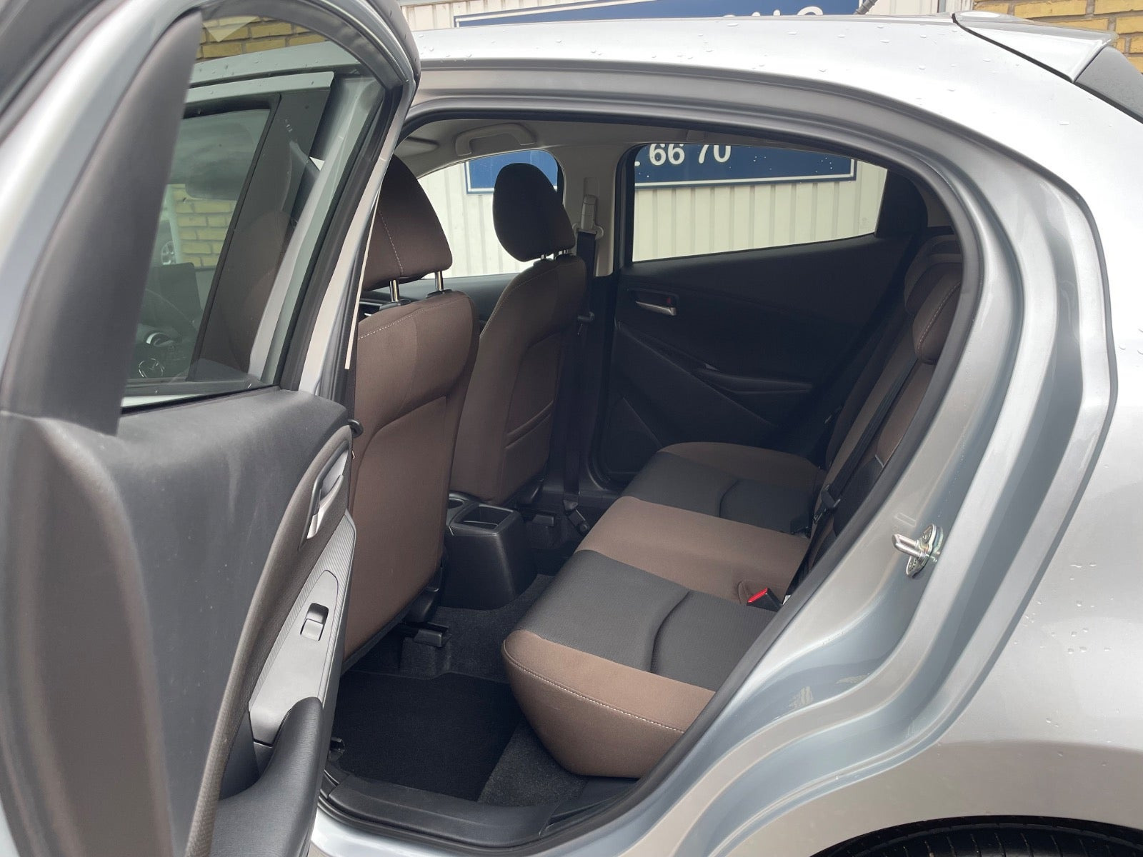 Sølv Mazda 2 fra 2022
