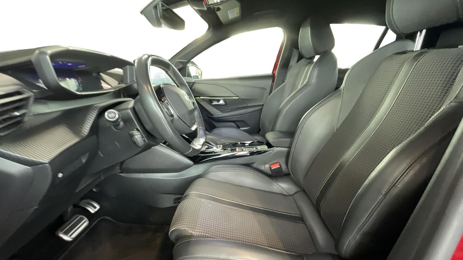 Rød Peugeot e-208 fra 2020