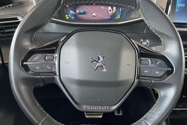 Rød Peugeot e-208 fra 2020