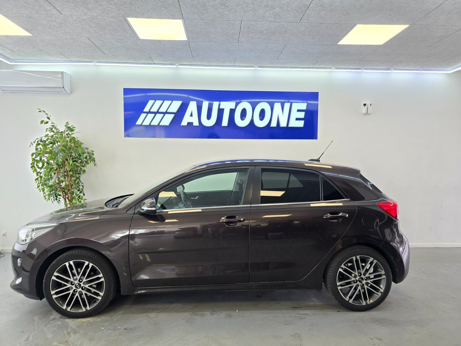 Brun Kia Rio fra 2017