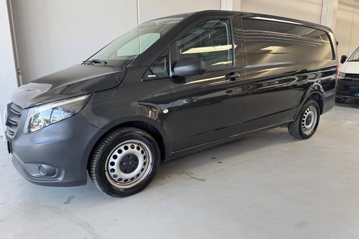 Gul Mercedes Vito 119 fra 2022