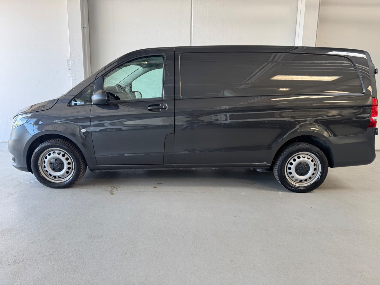 Gul Mercedes Vito 119 fra 2022