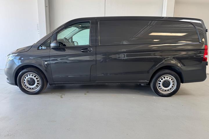 Gul Mercedes Vito 119 fra 2022