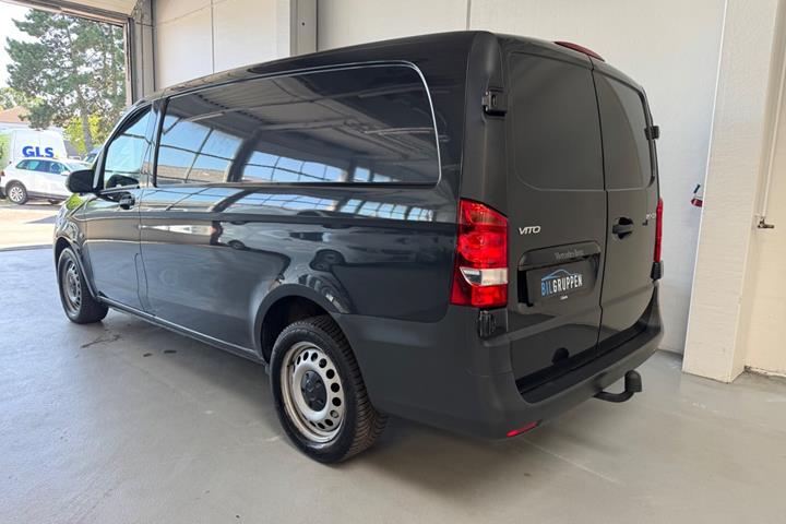 Gul Mercedes Vito 119 fra 2022