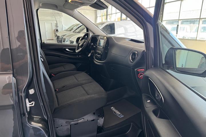Gul Mercedes Vito 119 fra 2022