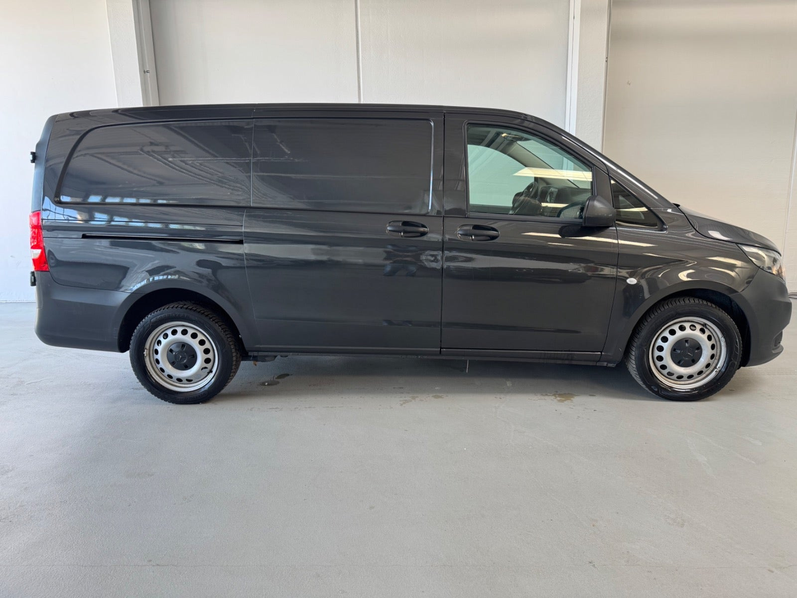 Gul Mercedes Vito 119 fra 2022