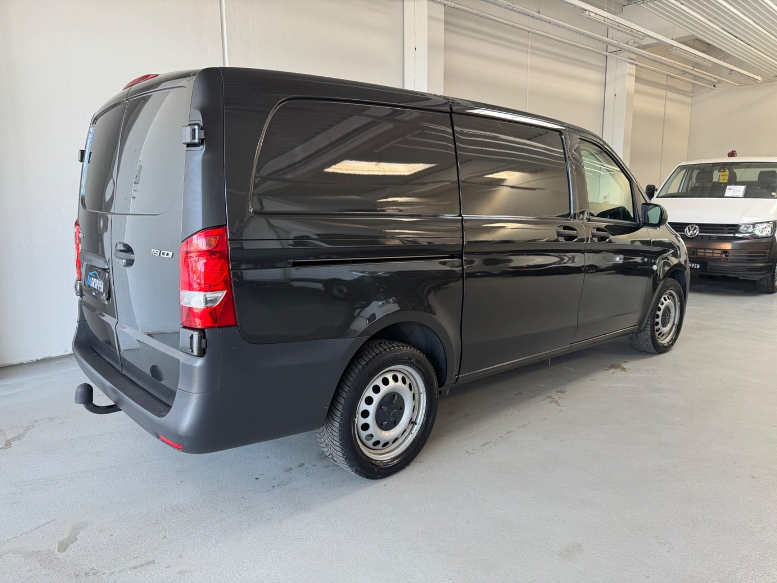 Gul Mercedes Vito 119 fra 2022