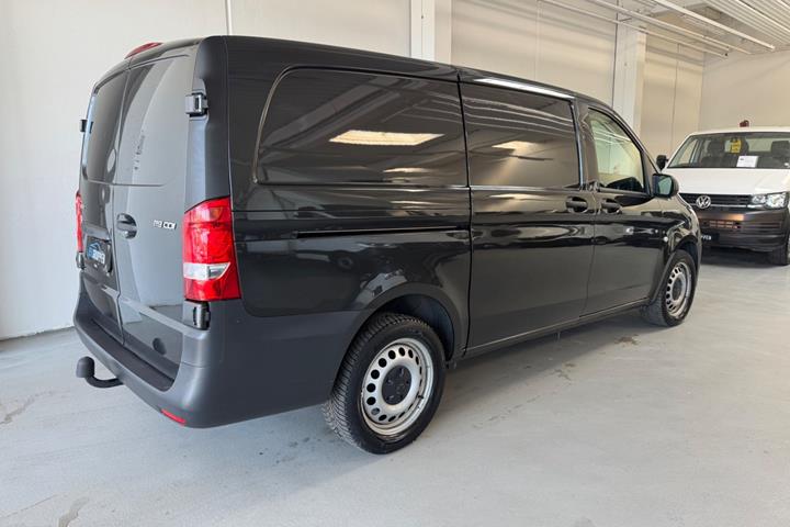 Gul Mercedes Vito 119 fra 2022