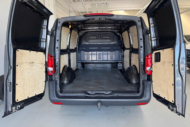 Gul Mercedes Vito 119 fra 2022
