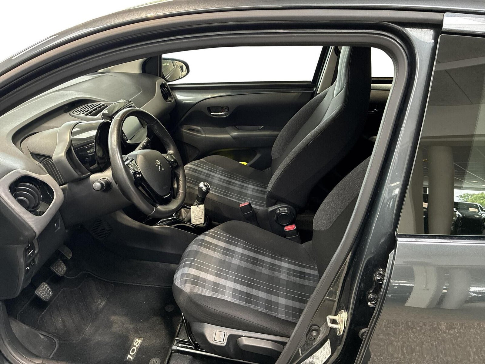 Sort Peugeot 108 fra 2020