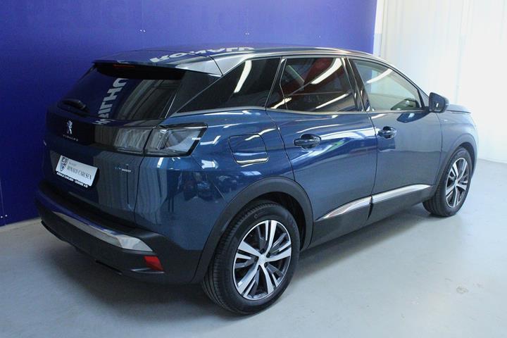 Blå Peugeot 3008 fra 2023