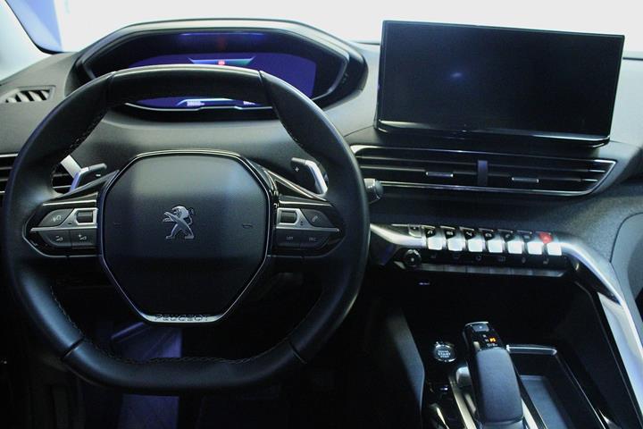 Blå Peugeot 3008 fra 2023